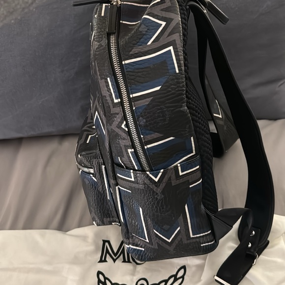 MCM Stark Gunta M Stripe Backpack in Visetos - Picture 4 of 9